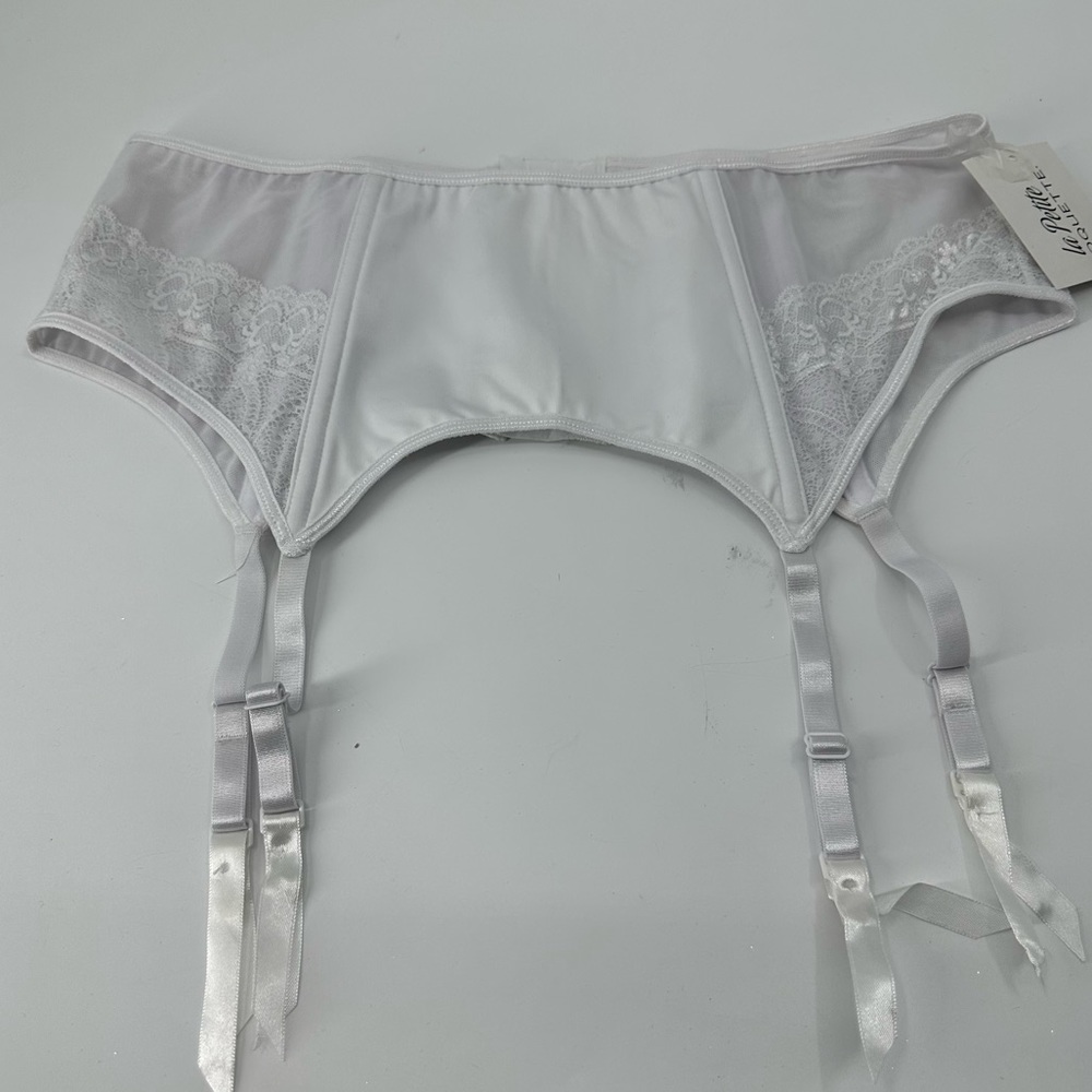 La Petite Coquette White Garter Belt Size XL New with Tag